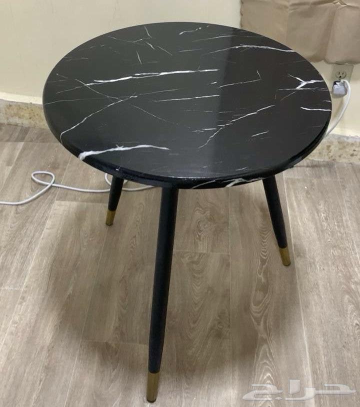 طاوله مكتبيه او طاولة قيمنق   وطاولة ابجوره (ثنتينهم ب100)64683939809409114