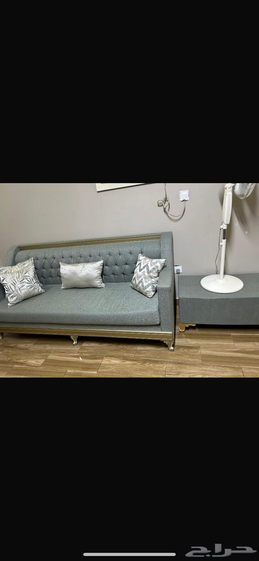 ثلاث كنبات كبيره واثنين كنبات مفرد مع طقم طاولات بسعر 60064683028769795111