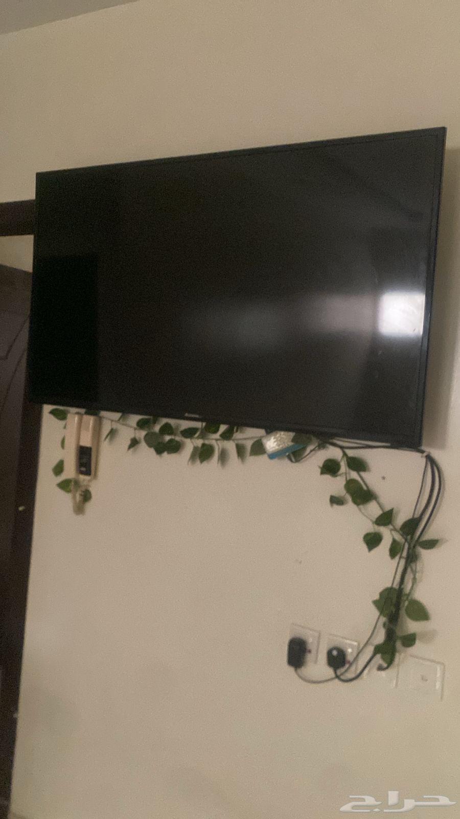 تلفزيون شبه جديد للبيع64680423995009110
