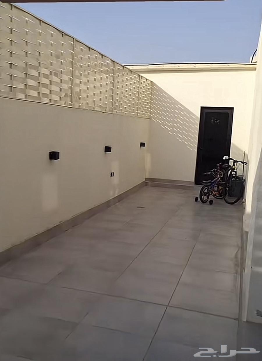 Shading structures, barriers, and warehouses64173340214785112