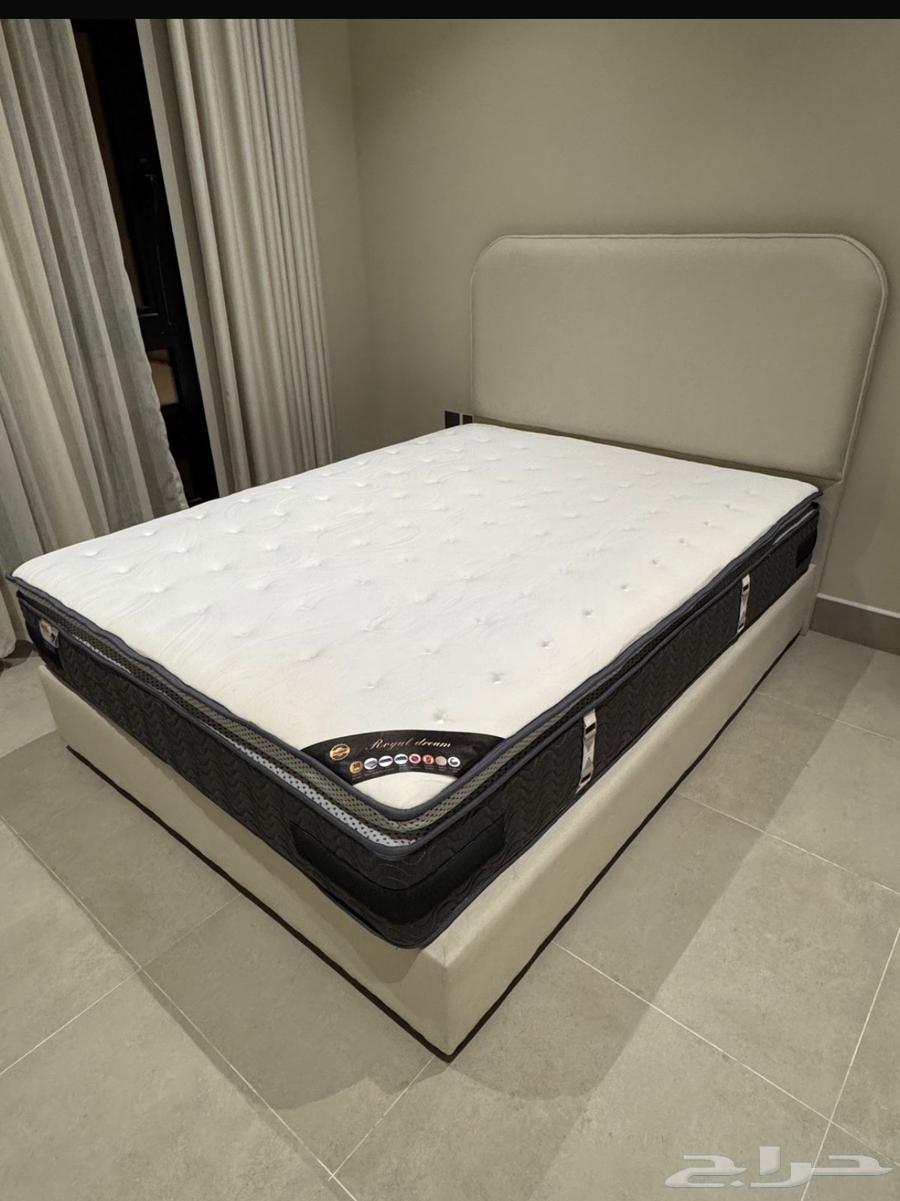 King Bed (New), Double, Mattress with American Specifications and 2 Nightstands64652971464834114