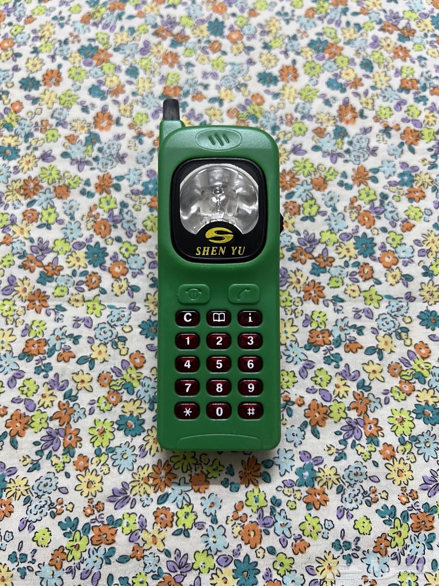 كشاف قديم على شكل هاتف64567198110209110