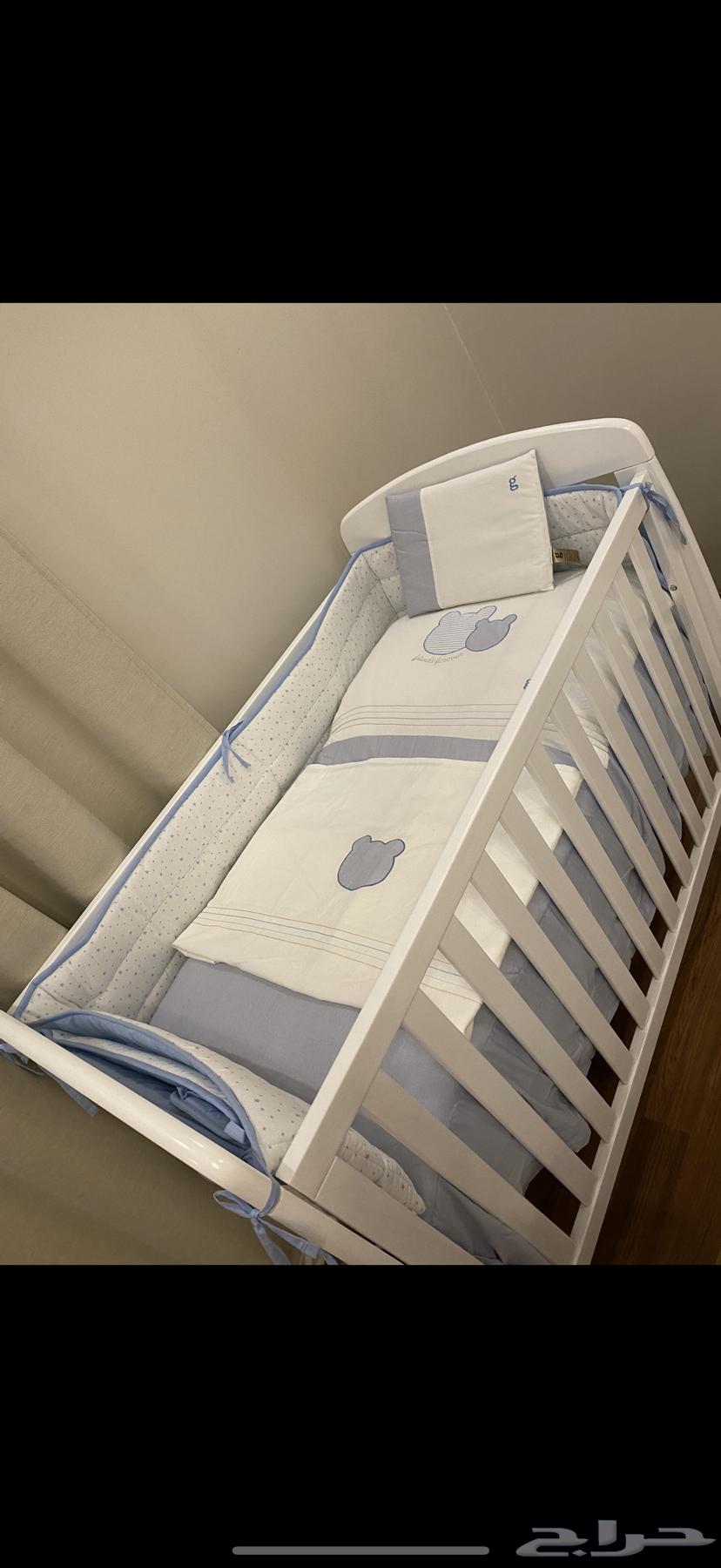 سرير أطفال نظيييف جدا وشبه جديد مع مرتبه جديده64570764438657114