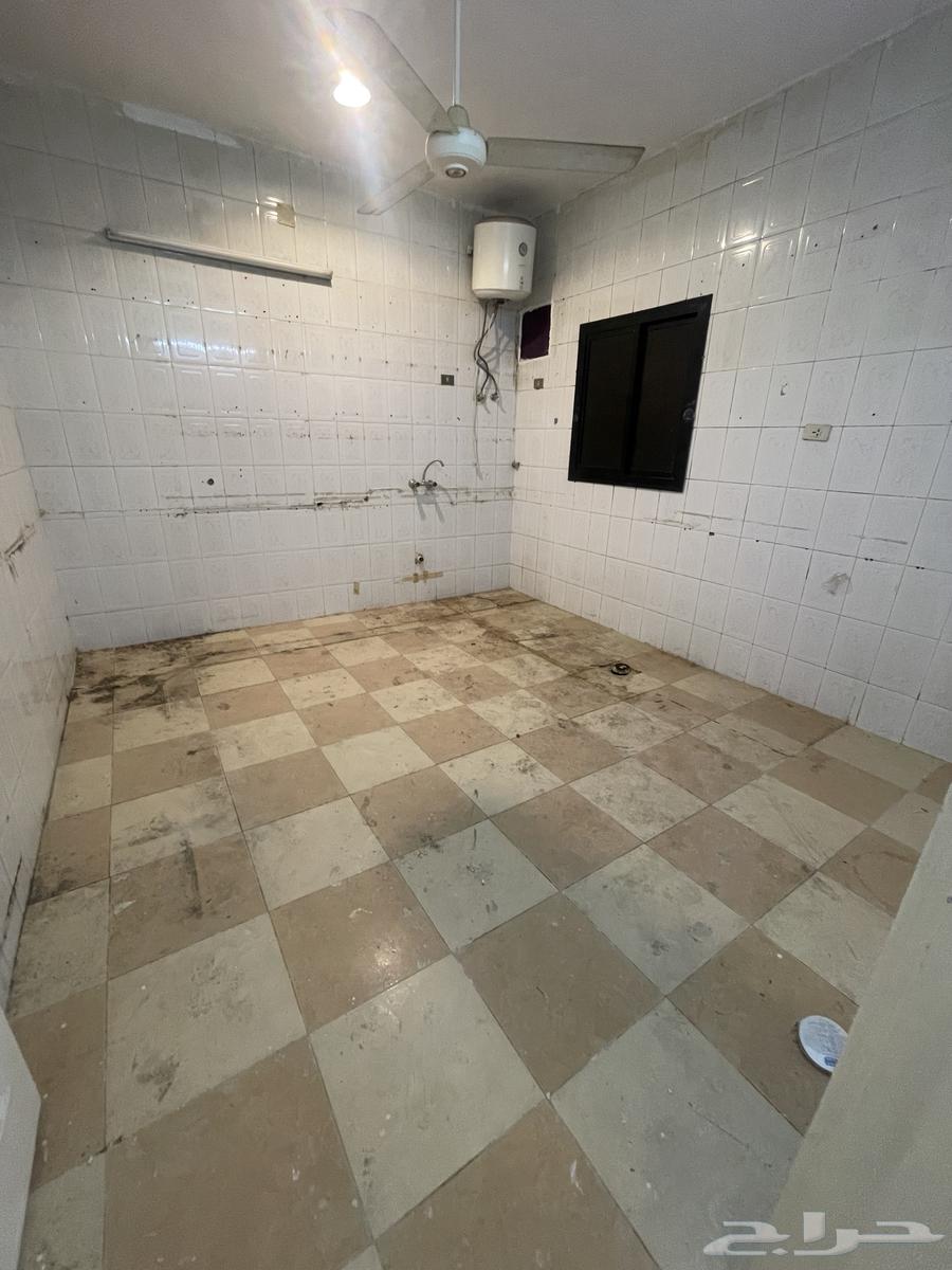 عماره للبيع ثلاث ادوار ومحلق وبدروم على شارعين (مرممه)64153047091074113