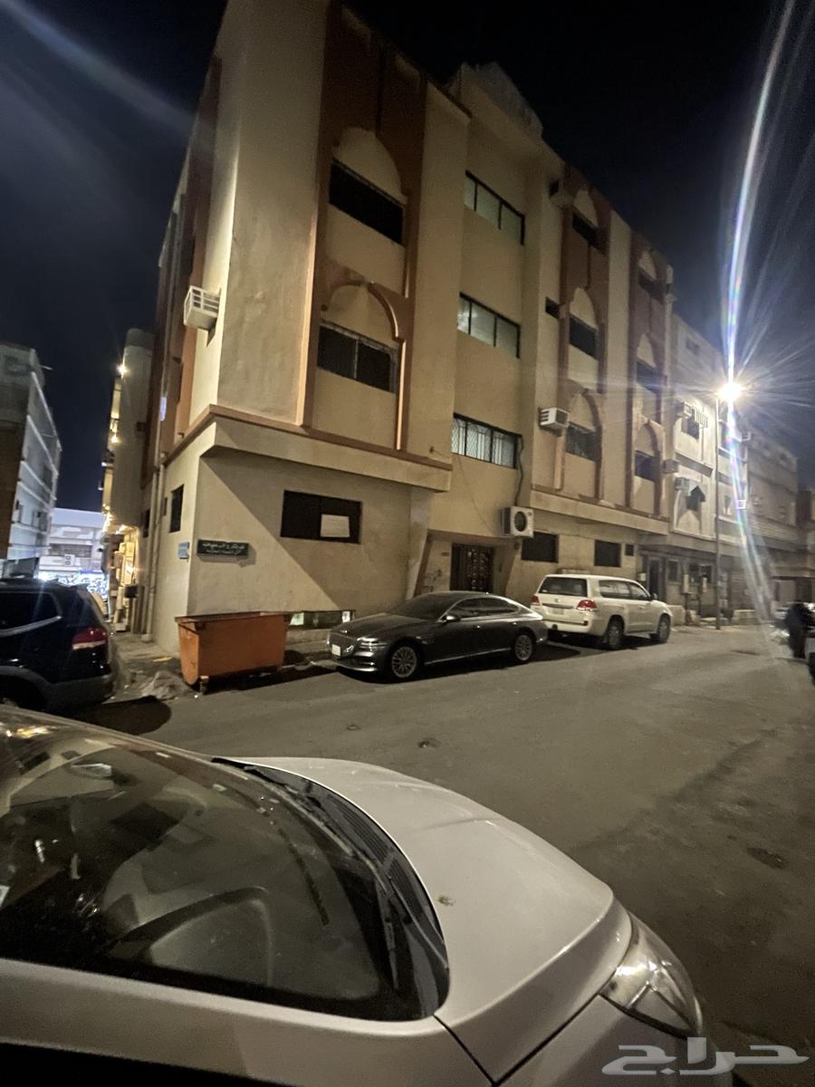 عماره للبيع ثلاث ادوار ومحلق وبدروم على شارعين (مرممه)64153047091074110