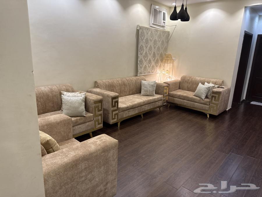 كنب للبيع طقمين الاول 5قطع والثاني 3 قطع شبه جديد64480647664385113