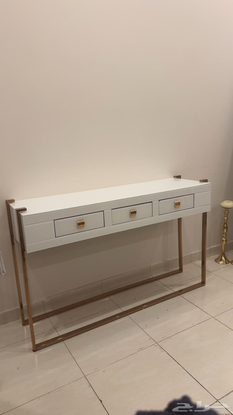 Coffee Table and 3 Serving Tables64615918318593111