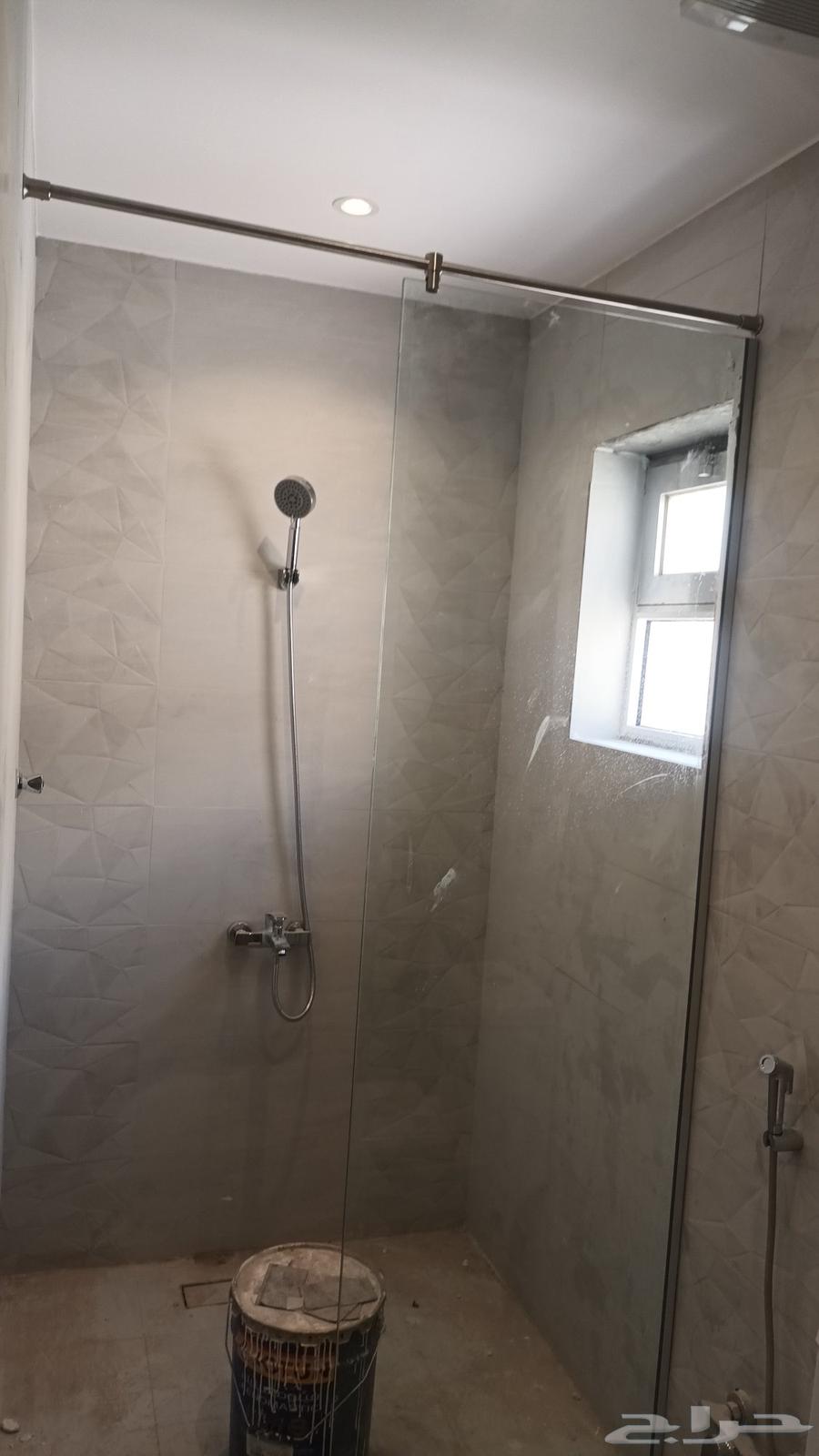 Glass curtain walls, shower enclosures, shop fronts, office partitions, aluminum and glass maintenance64180499202179110