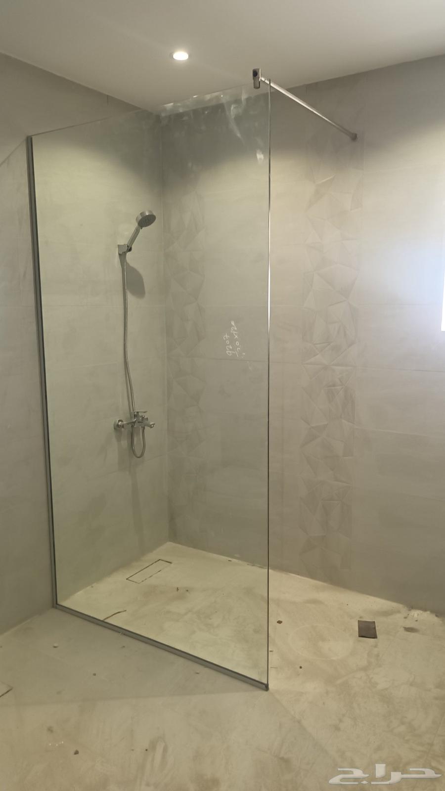 Glass curtain walls, shower enclosures, shop fronts, office partitions, aluminum and glass maintenance64180499202179112