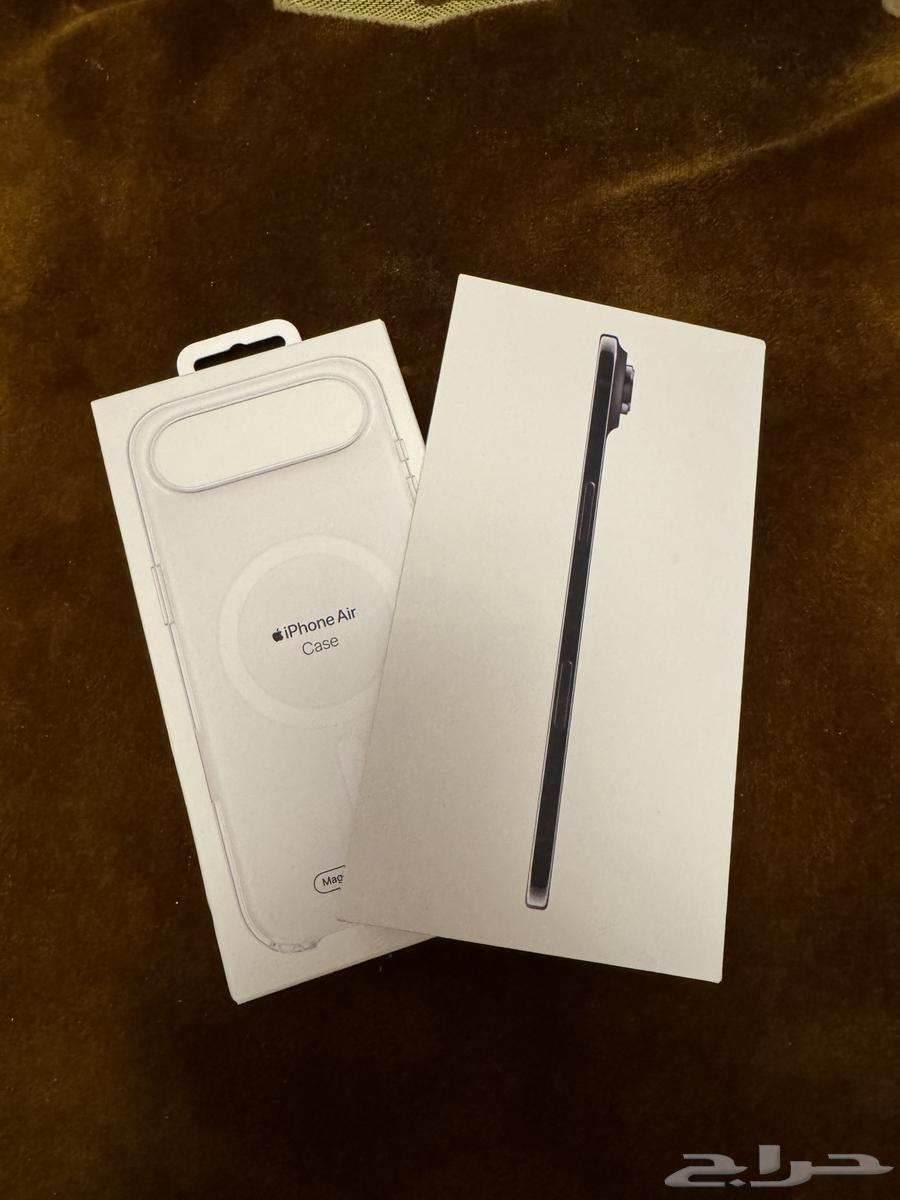 ايفون 17 اير اسود 25664607545389443111