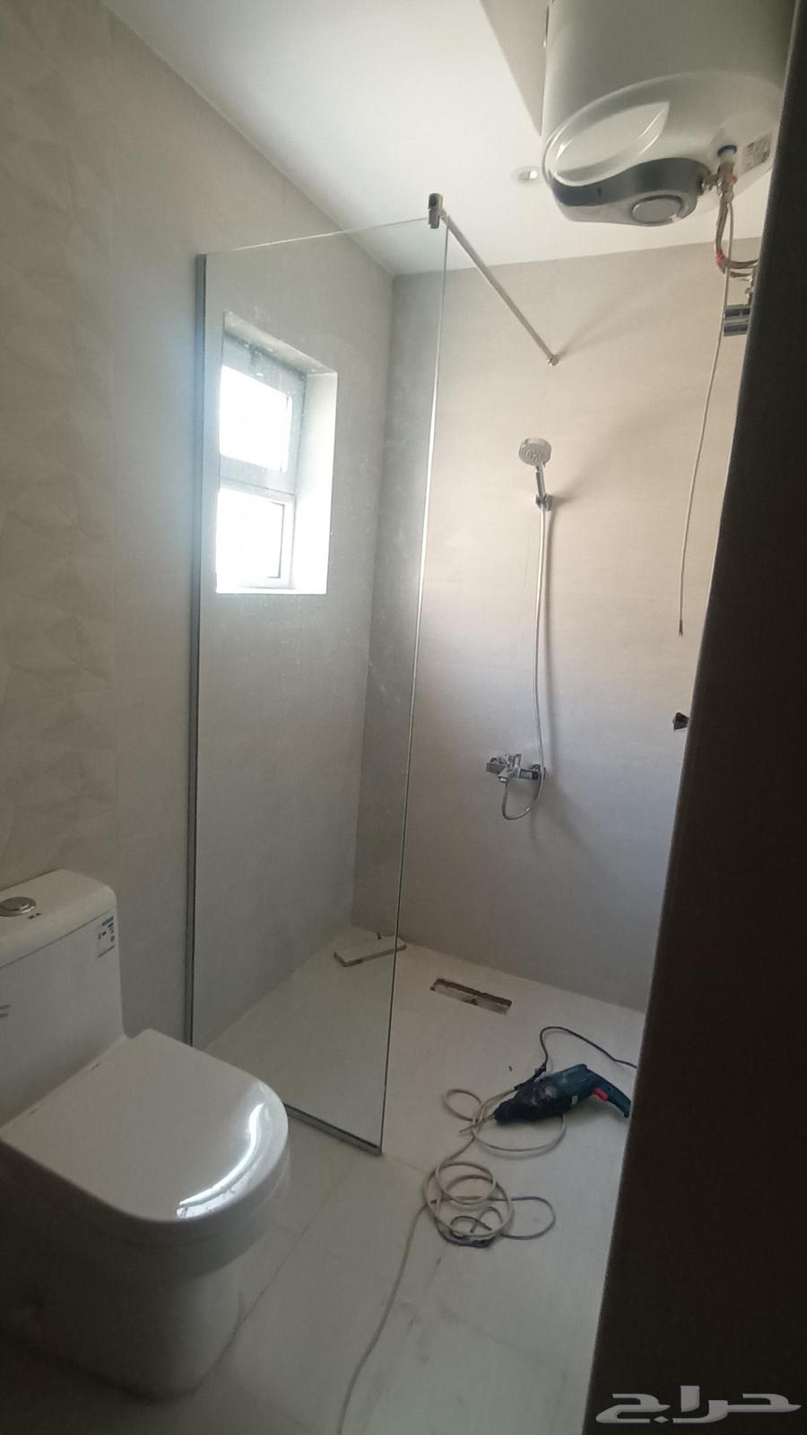 Glass curtain walls, shower enclosures, shop fronts, office partitions, aluminum and glass maintenance64180499202179113