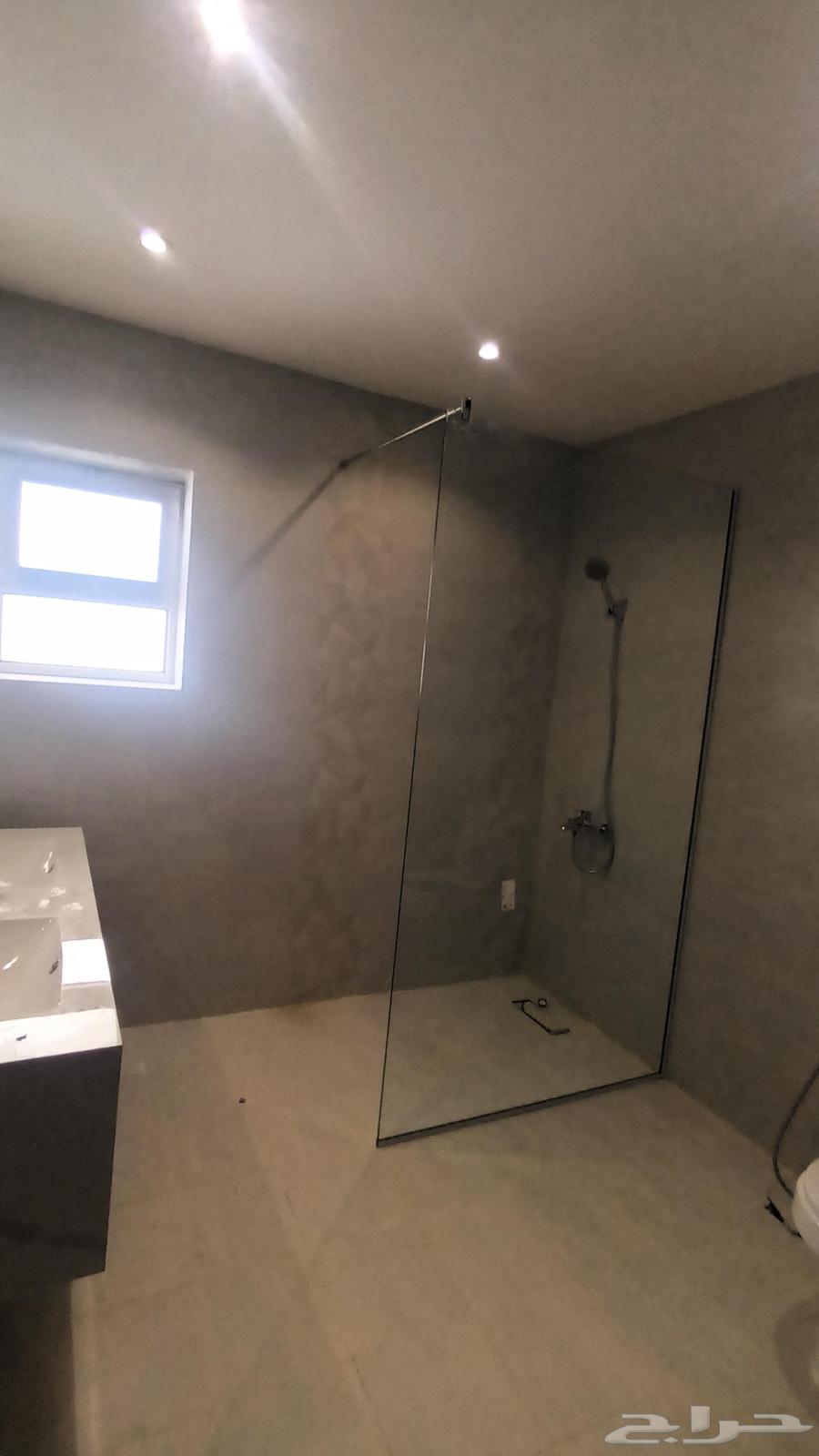 Glass curtain walls, shower enclosures, shop fronts, office partitions, aluminum and glass maintenance64180499202179114