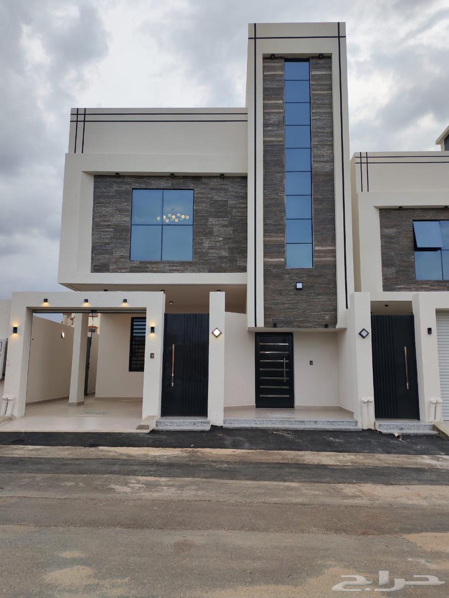 For sale: top-floor penthouse with internal and external staircase additions64153492345731113