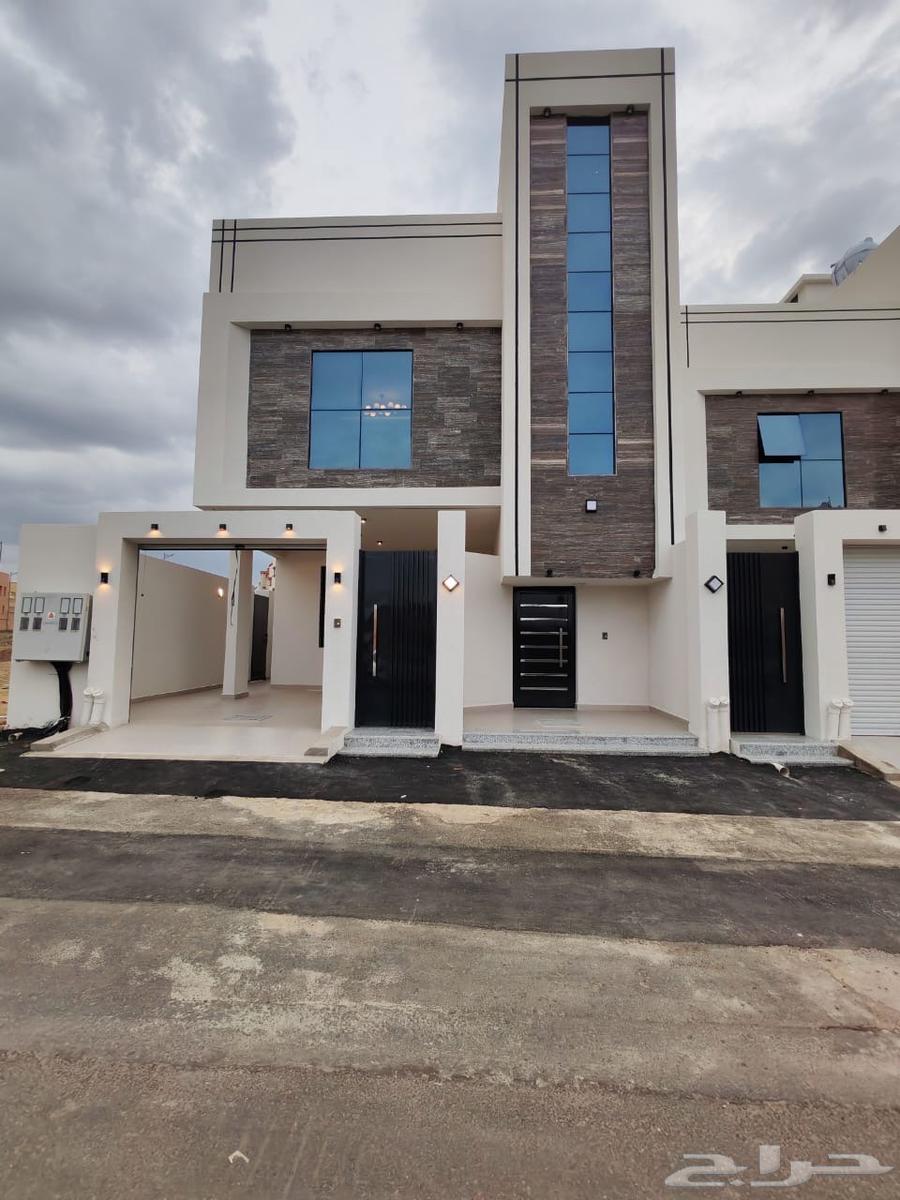 For sale: top-floor penthouse with internal and external staircase additions64153492345731110