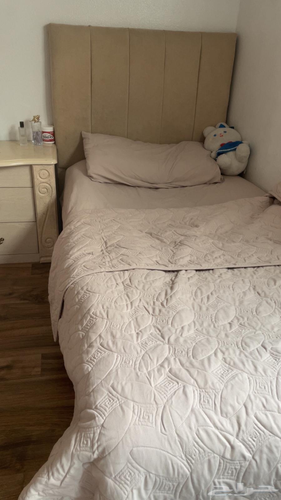 سريرين نظيفه جدا  مع المرتبه64481723158146113