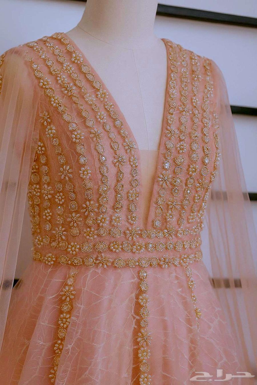 فستان أنثوي راقي بتفاصيل ناعمة للبيع (لبسه واحده)64552163391363111