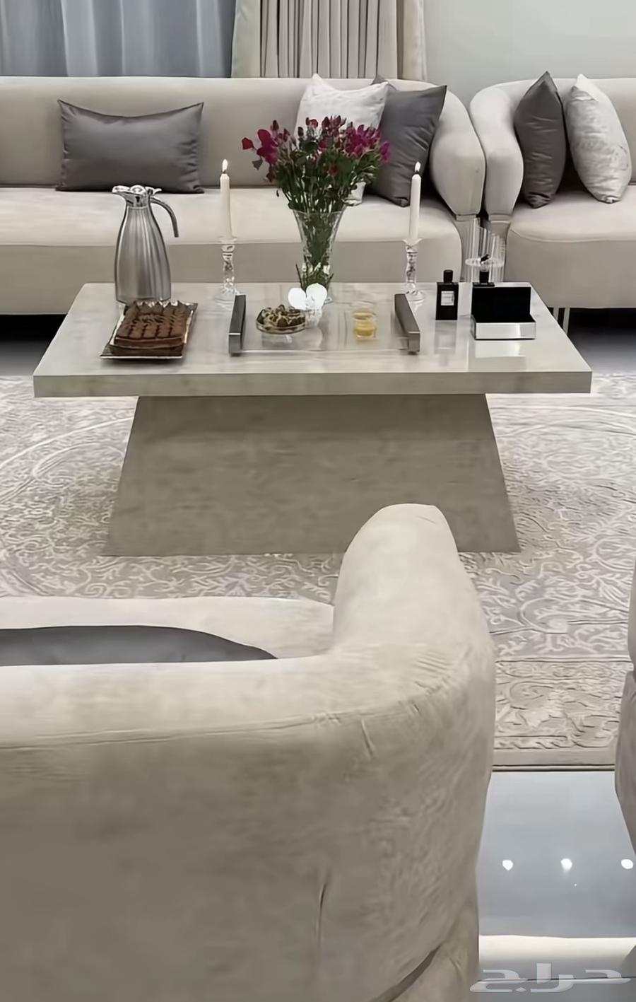 Custom-made tables64182041115266110