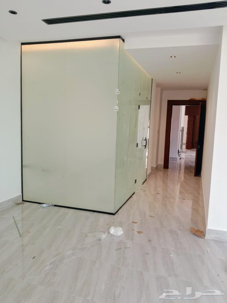 تركيب زجاج. سكريت. ومرايات. ودربزين. والامنيوم دبل. وجميع.64182528769155114