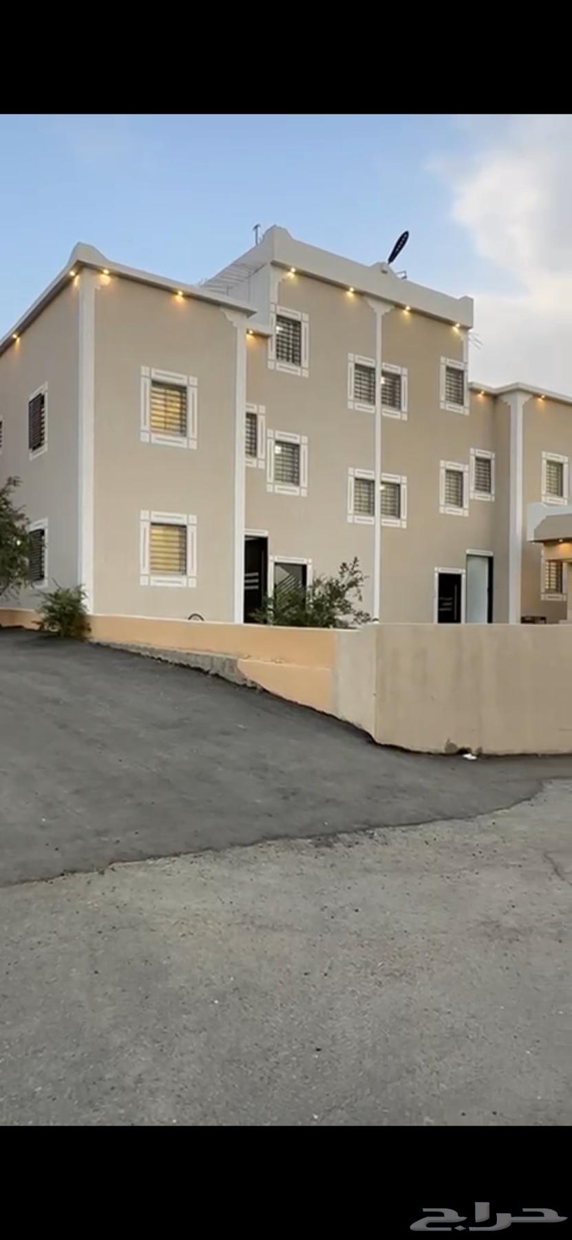 Two adjacent buildings, each with two floors, new for rent64153734360451110