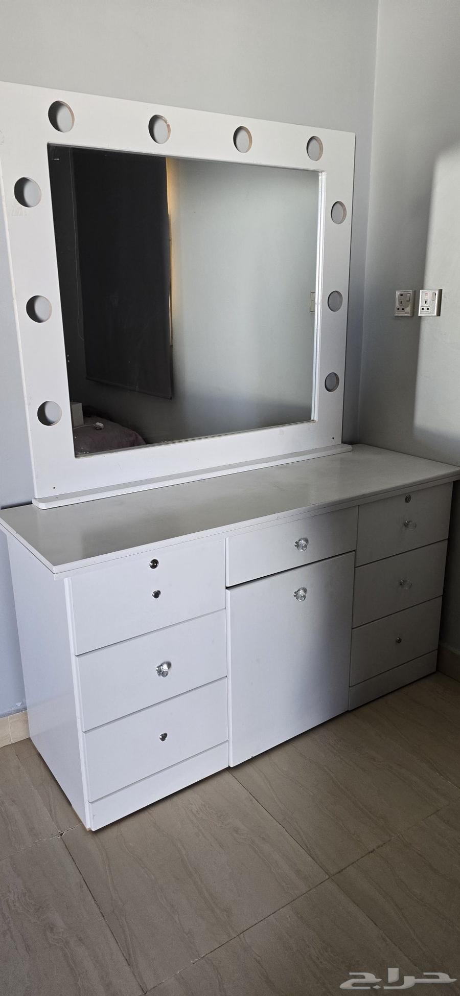 White dressing table64484925364227114