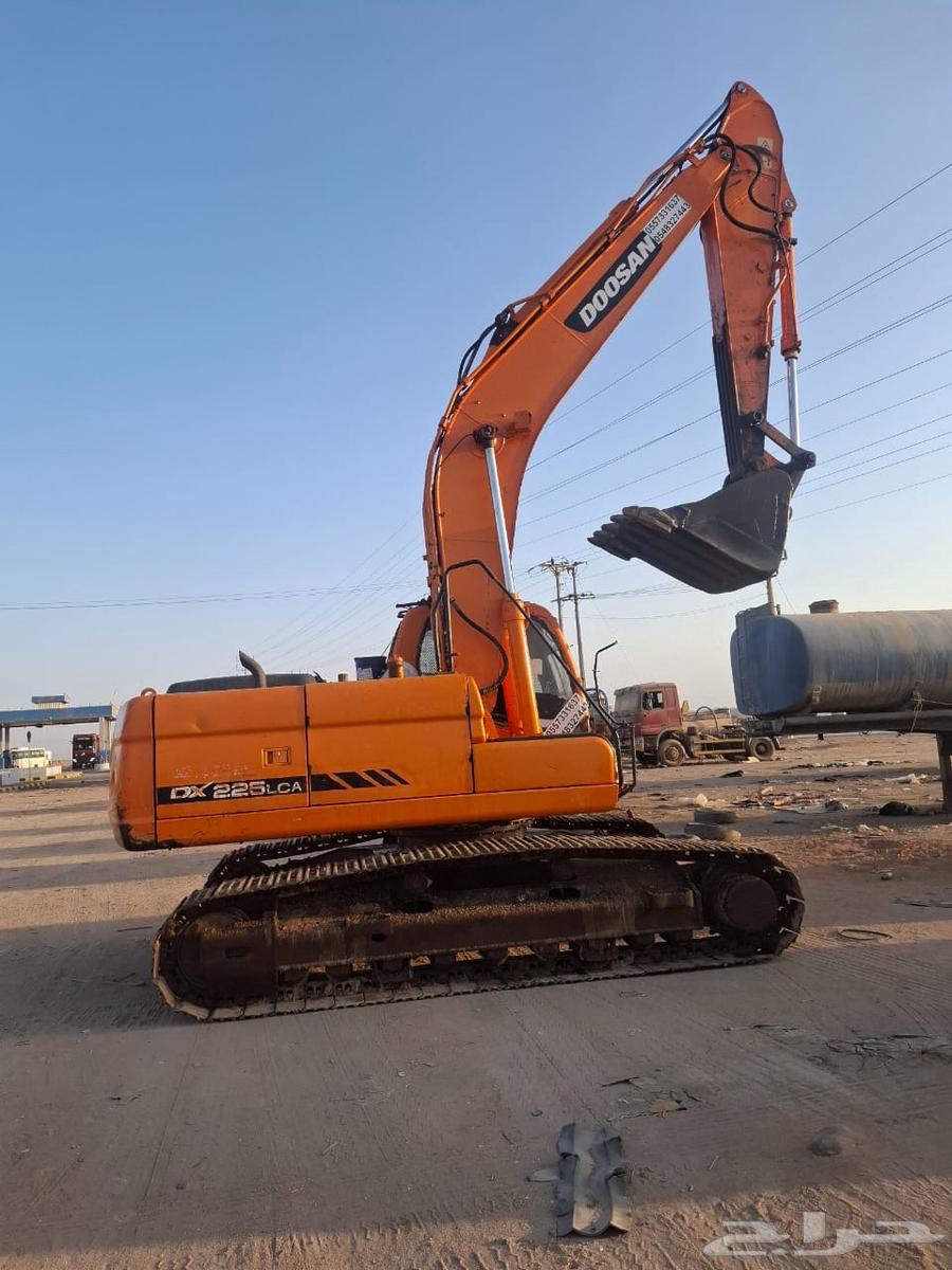 مقاول حفر ردم هدد ترحيل المدات واقفه الي عنده شغل يتصل وله64213479769219110