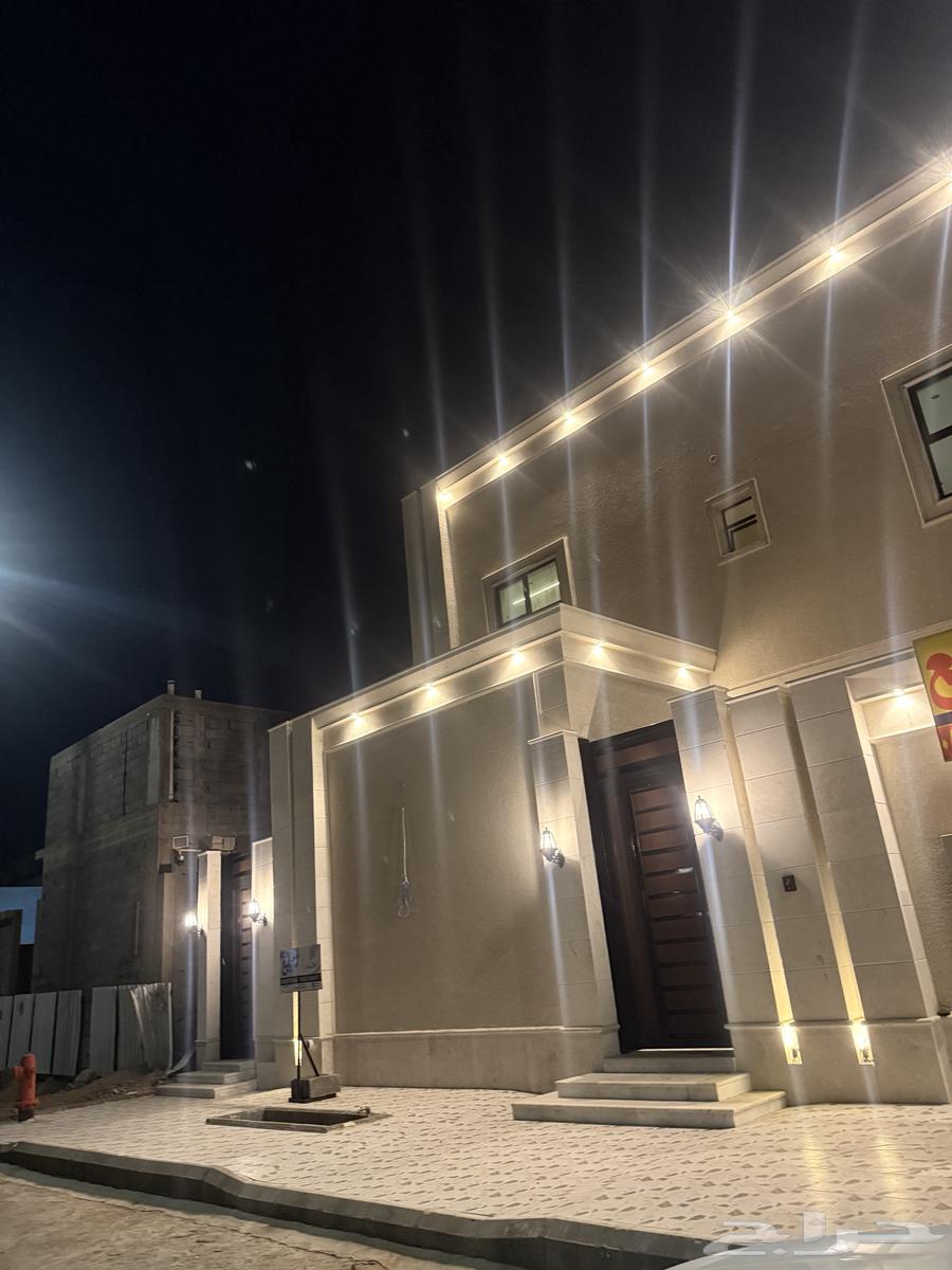 فيلا مع شقه للبيع بشرق الاسكان64154892733571111