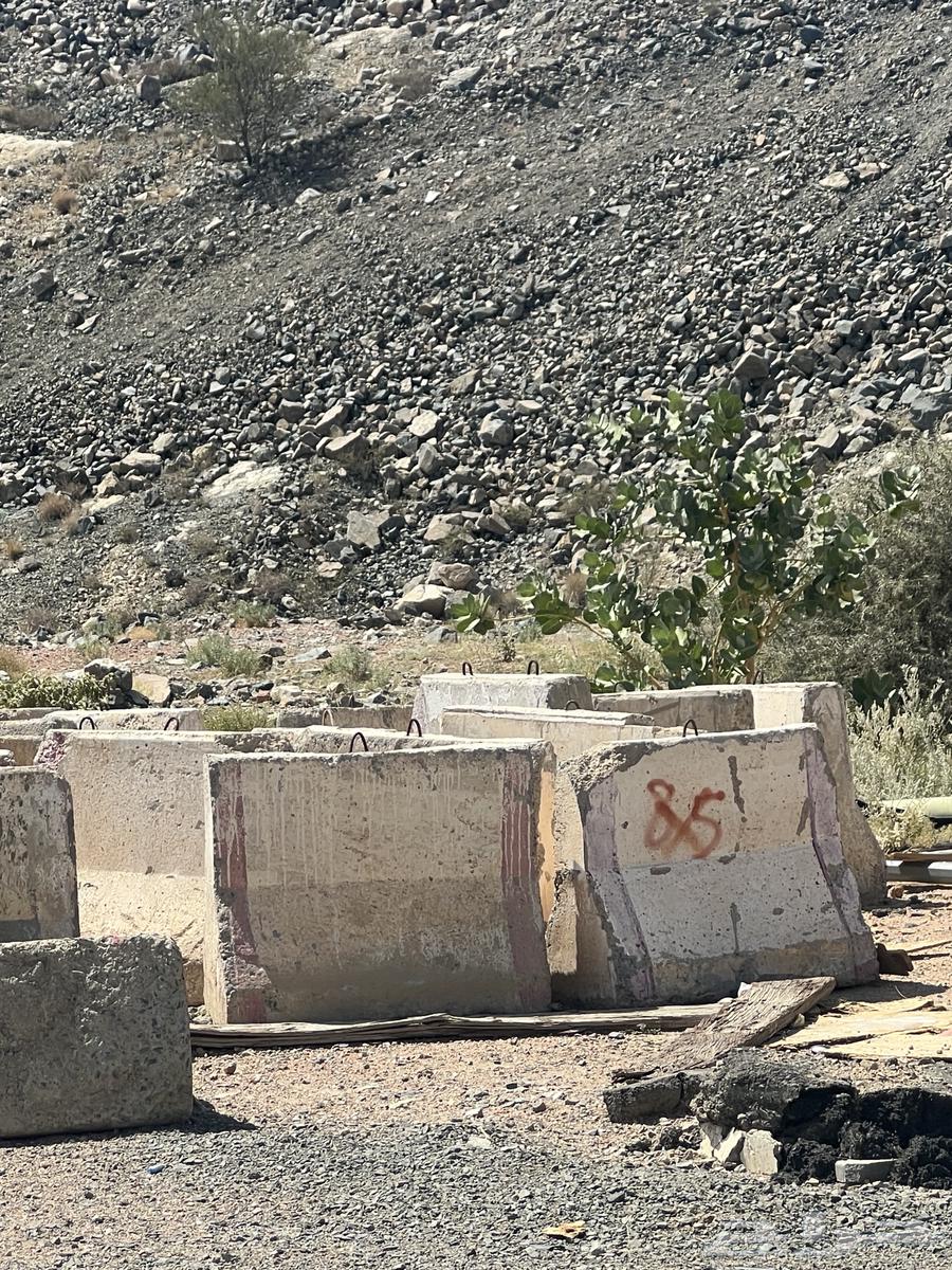 مصدات خرسانيه مستخدمه للبيع64184288874753110