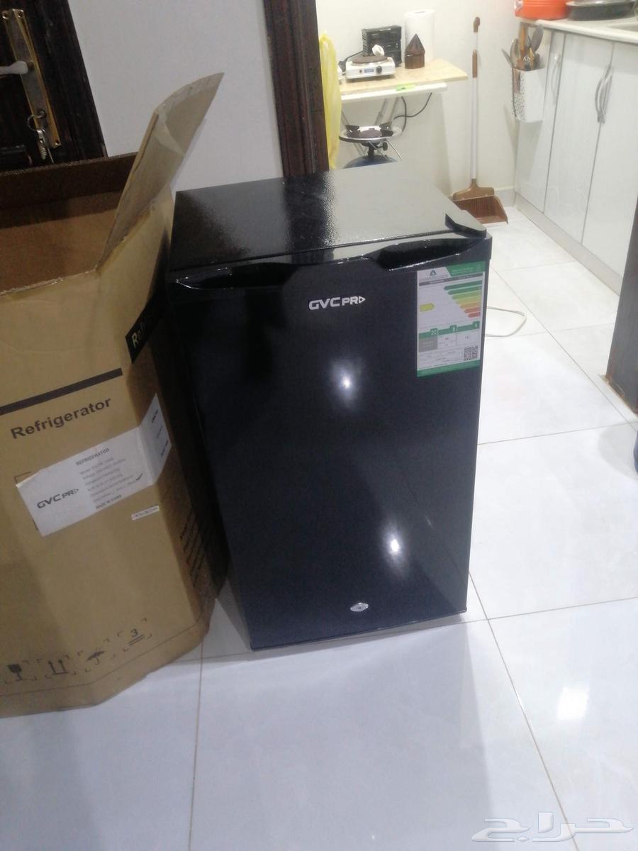 ثلاجة مكتبية شبه جديدة وسرير بوكس مع مرتبه مستخدم وكمدينة64615769490306113