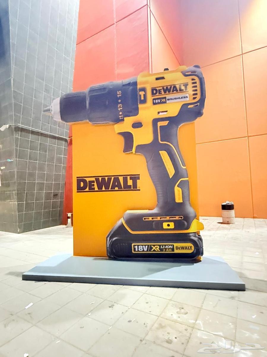 فنى تركيب استكر ولوحات دعايه واعلان64183831144833114