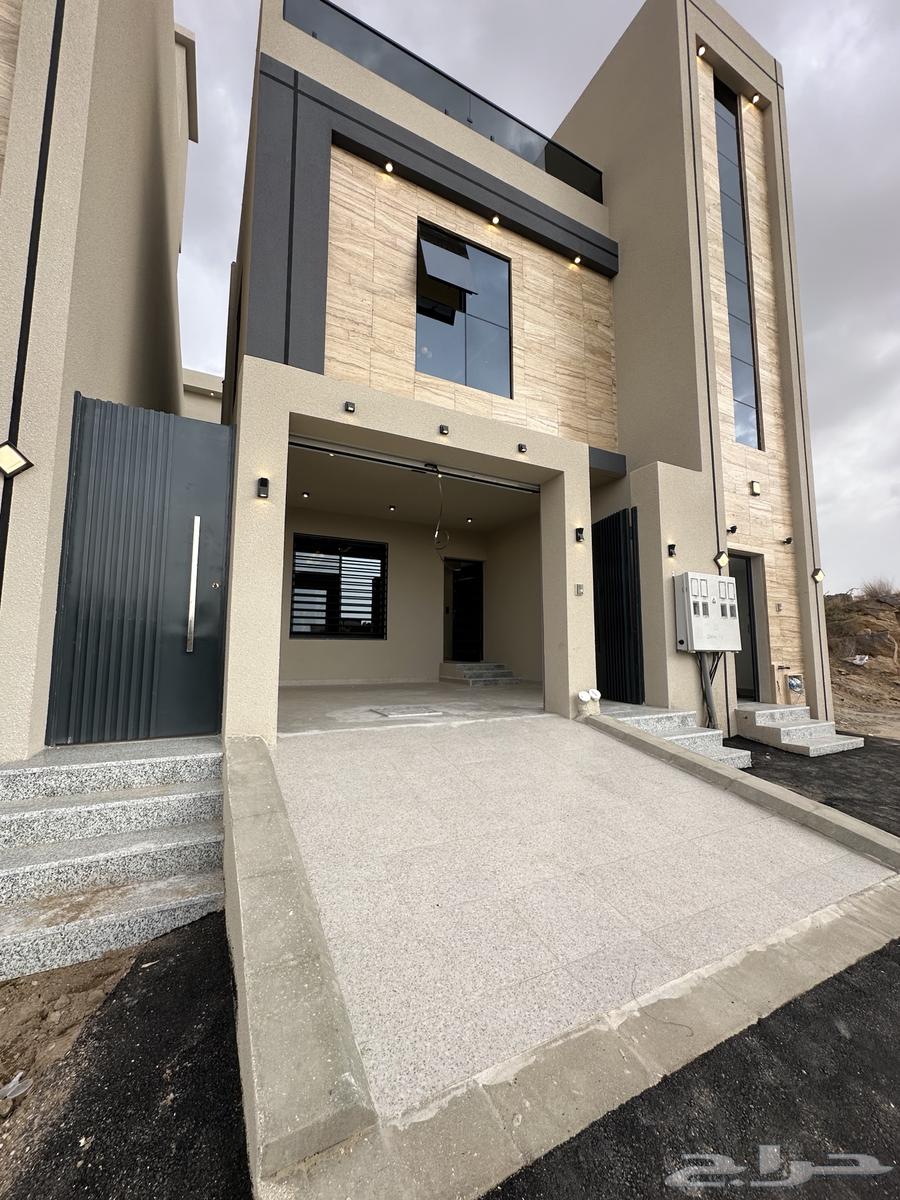 Ground floor with courtyard and independent entrance in Ahad Rafidah, Al Nazha neighborhood at an exclusive price64155114448386114