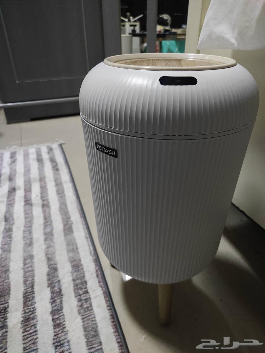 Smart trash can that opens automatically with modern design64544340750082110