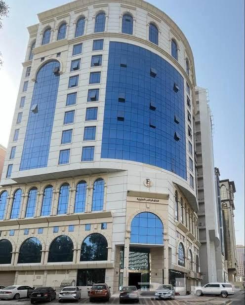 مؤسسة اعتدال لصيانة الفنادق عمل الدهانات64185987060738110