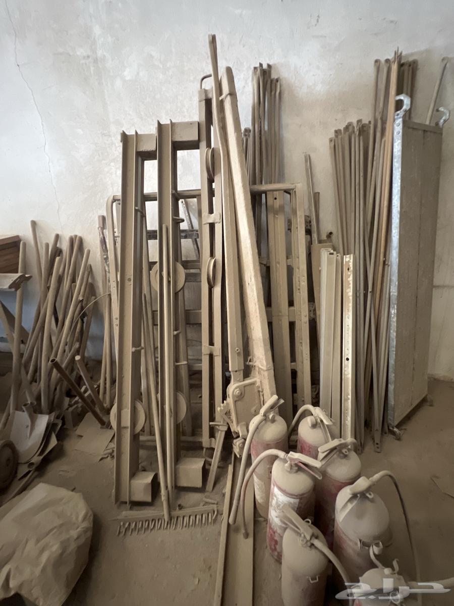 Various carpentry and metalworking tools64188124940290110