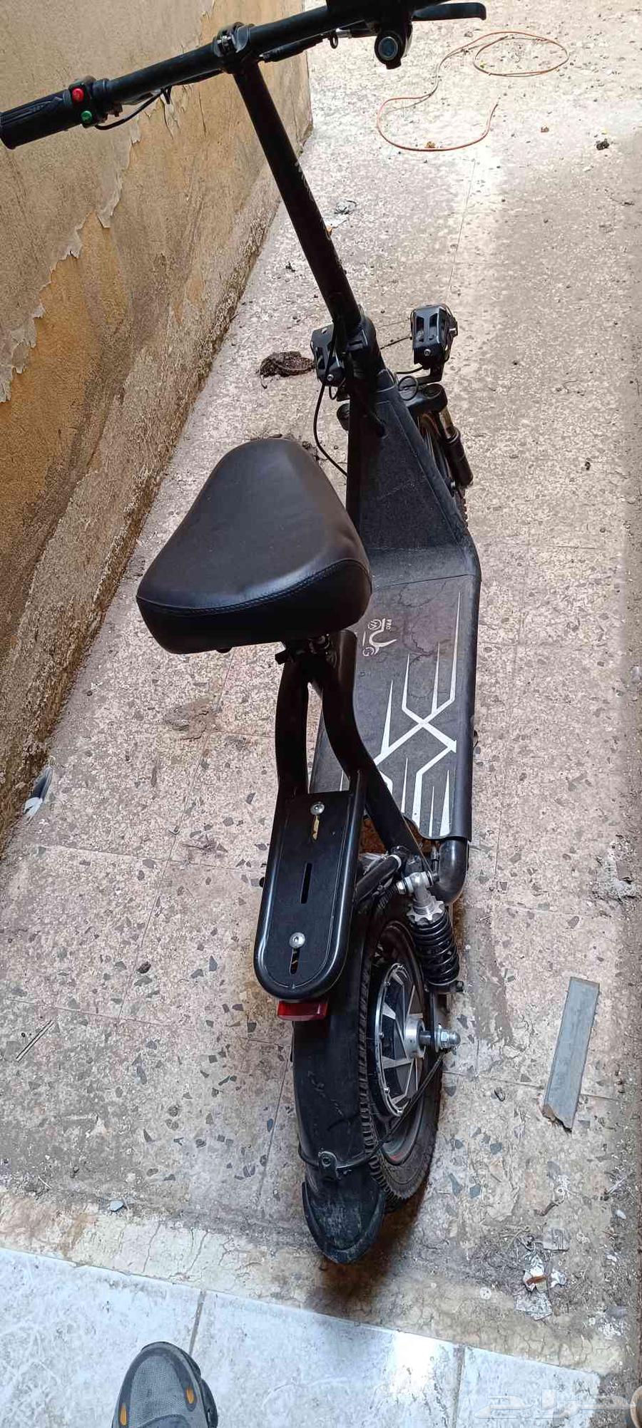 800watt scooter used for two months one charge is enough for64610207037185111