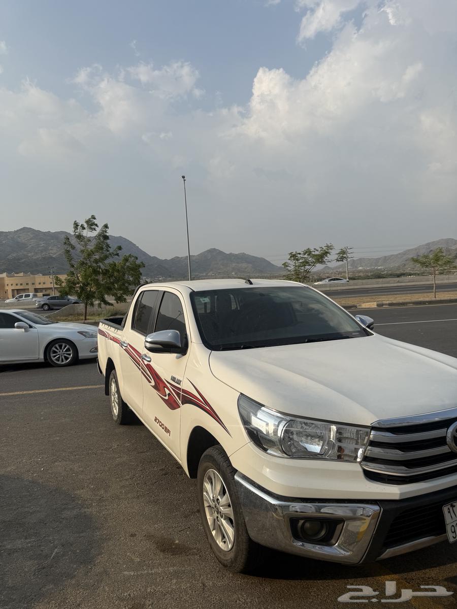 2016 Hilux, first owner from the agency, available from the agency64190695689345110