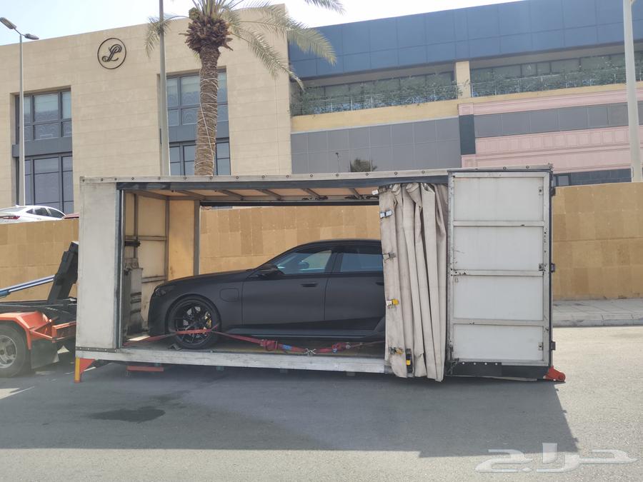 Closed, locked, hydraulic-covered platform with full descent in Jeddah64190279252994111