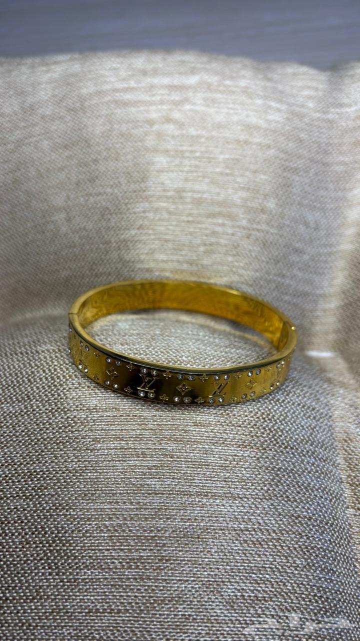 أسواره ذهبيه مع كريستال ماركة (لوي فيتون)64539443483009111