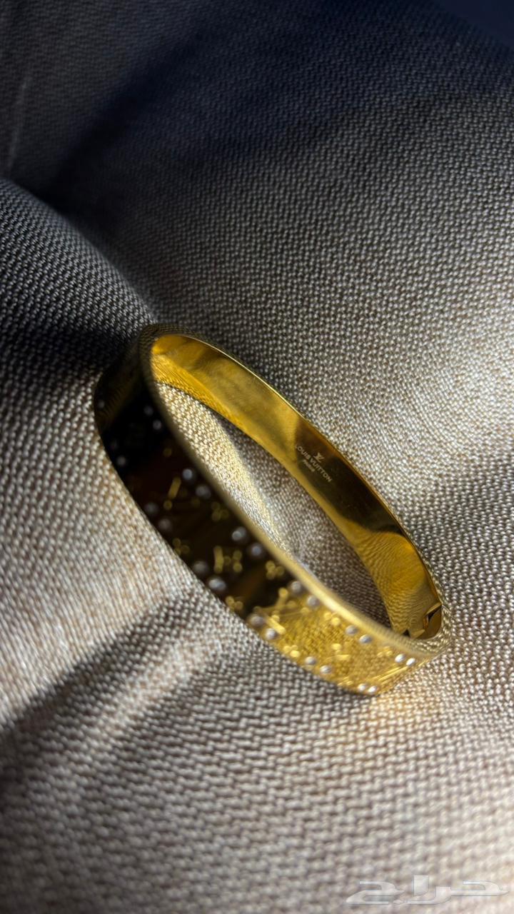 أسواره ذهبيه مع كريستال ماركة (لوي فيتون)64539443483009112