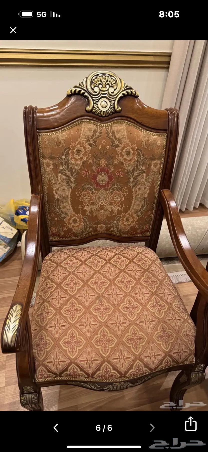 Dining table64497758615682112