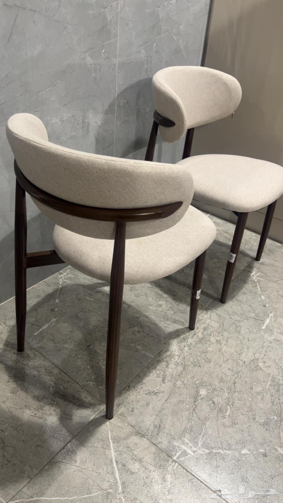 كرسي بيج وبني64835575547266110