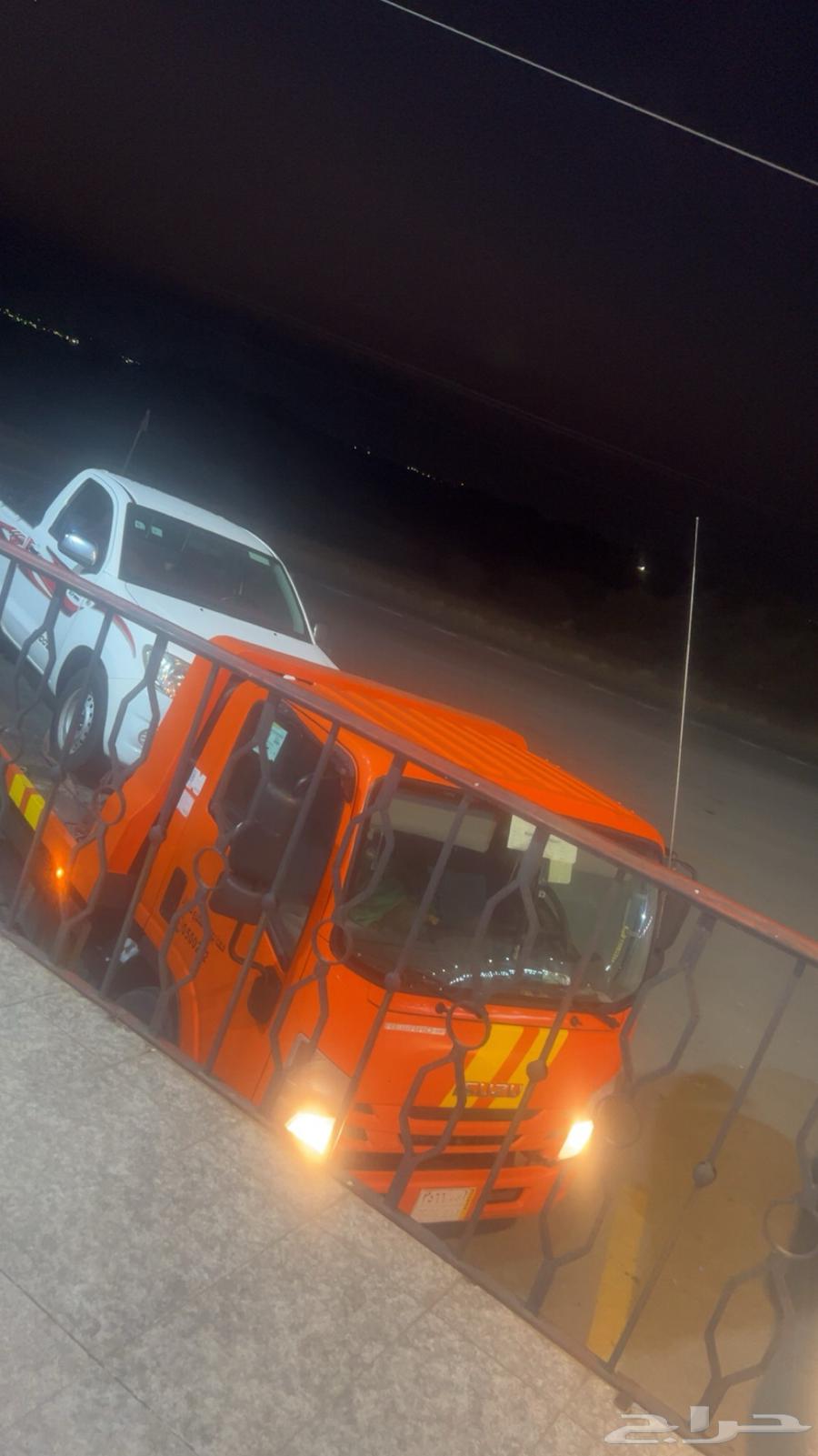 Flatbed truck from Arar heading to Jeddah, Mecca64191498808961110