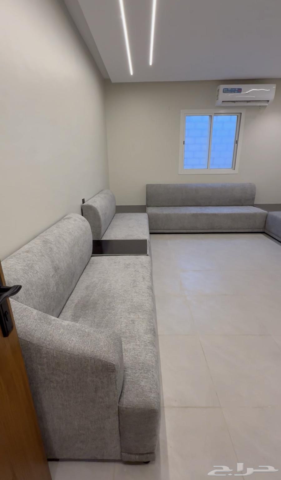 Sofa detailing Mecca64191502620163110