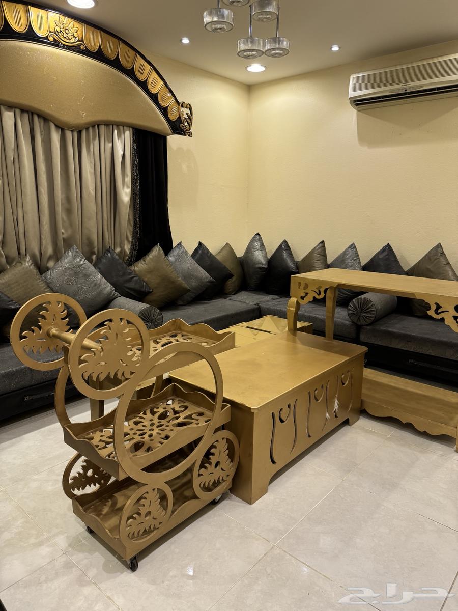 Sofa, Curtains, and Tables64836677032835114