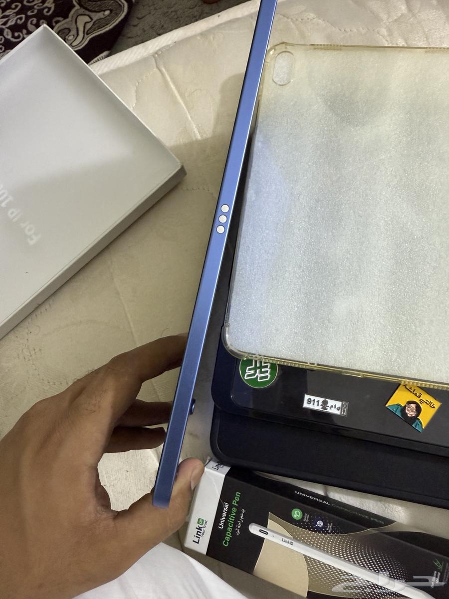 10th-generation iPad, nearly new, used for 3 months with stylus and two cases64836937295233113
