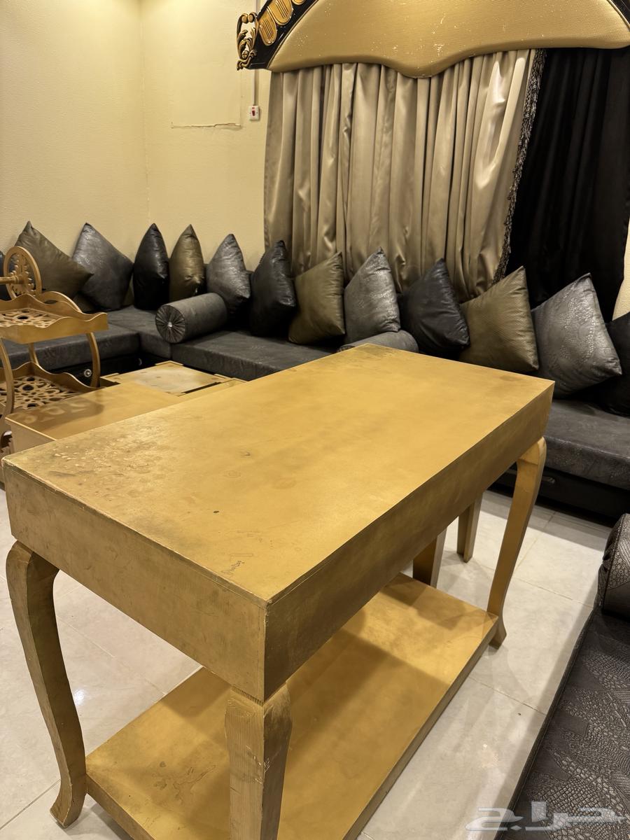 Sofa, Curtains, and Tables64836677032835113