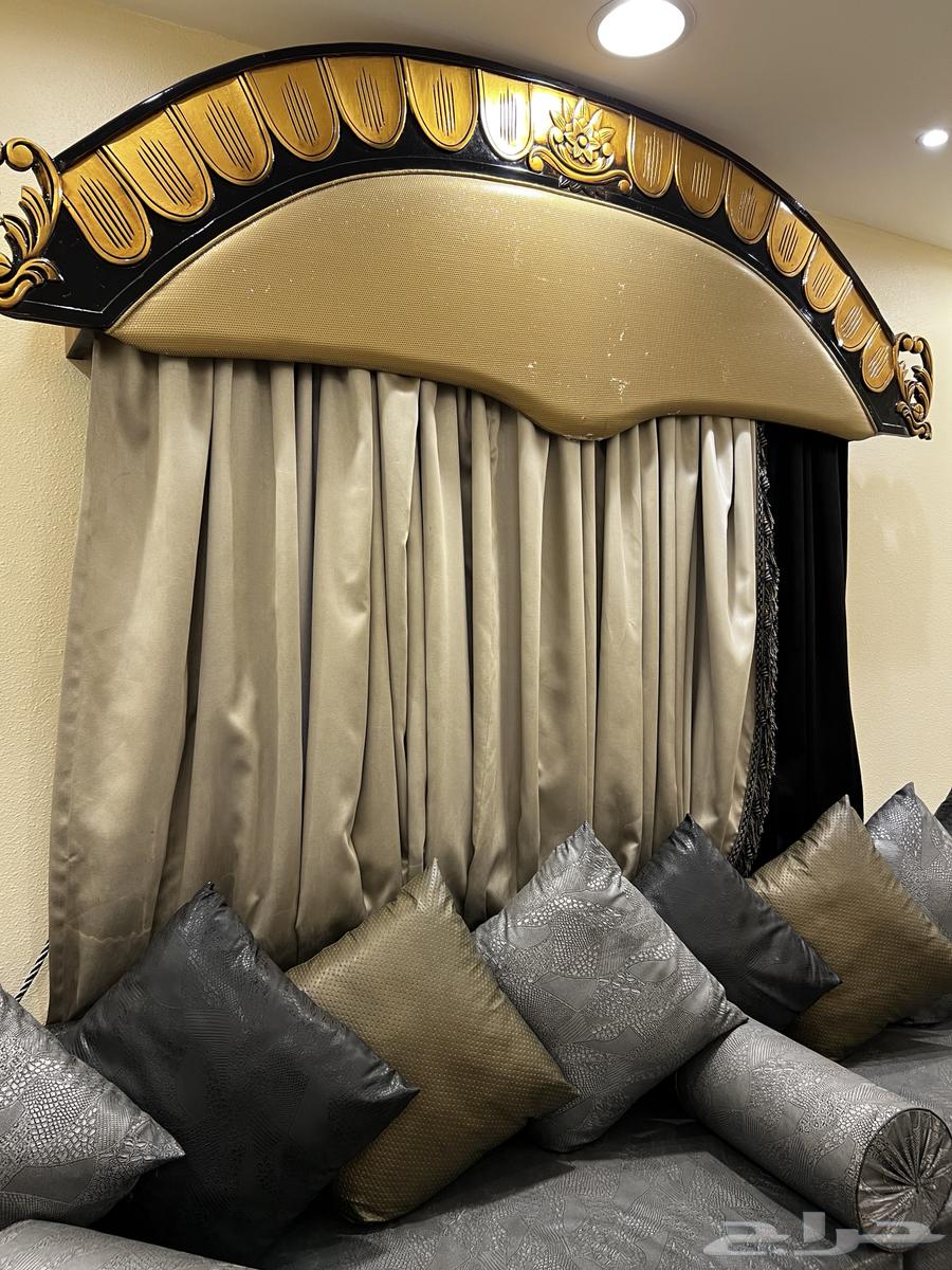 Sofa, Star, Tables, and Service Trolley64836741653634110