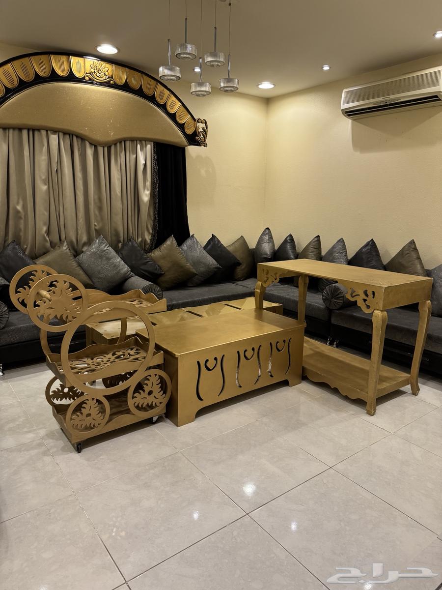 Sofa, Curtains, and Tables64836677032835111