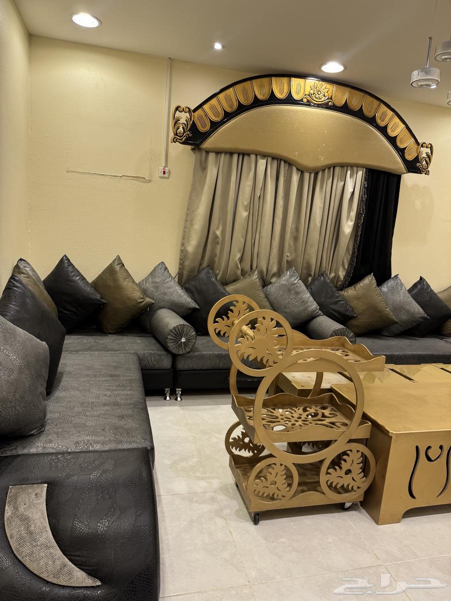 Sofa, Curtains, and Tables64836677032835112