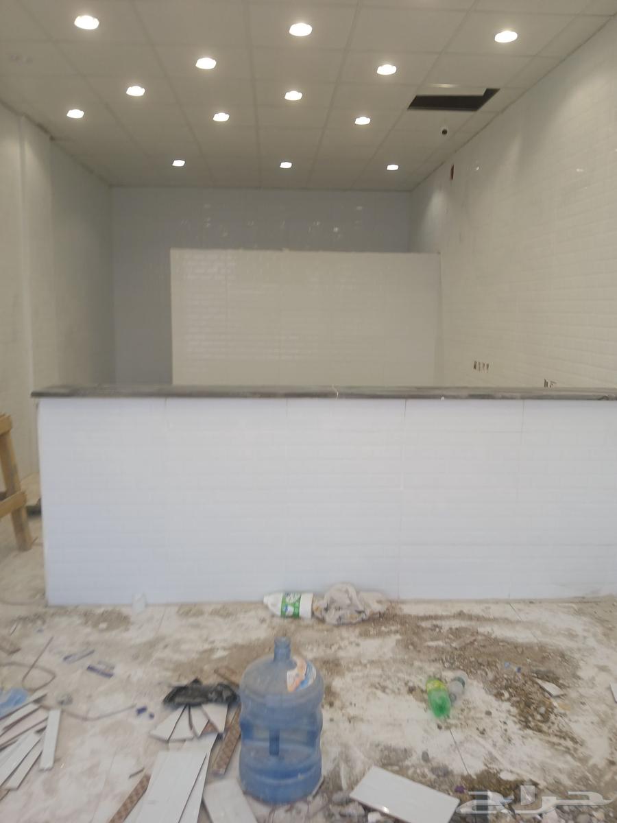 Tile worker64192856493697112