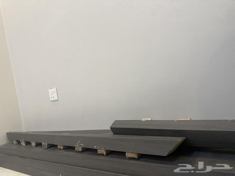 Wooden decoration in excellent condition64836638189058110